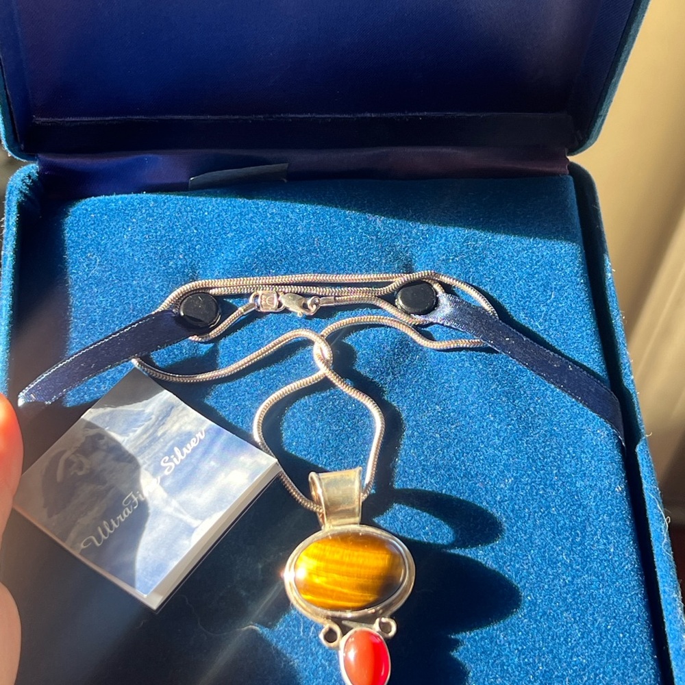 Fine silver Tiger eye and Carnelian stone necklace - Picture 6 of 9